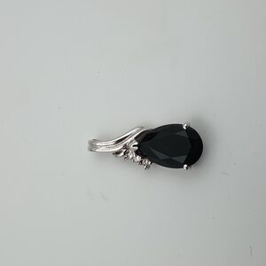 Elegant Black Teardrop Pendant Necklace